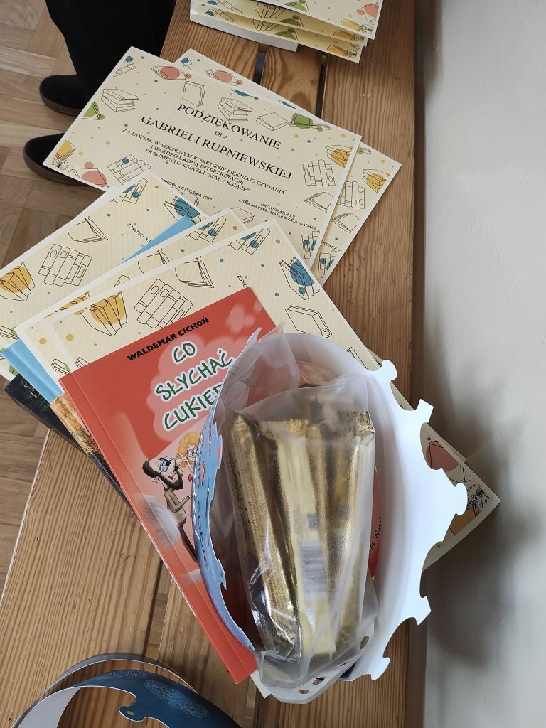 Dyplomy i nagrody dla Mistrzów i Wicemistrzów Pięknego Czytania,