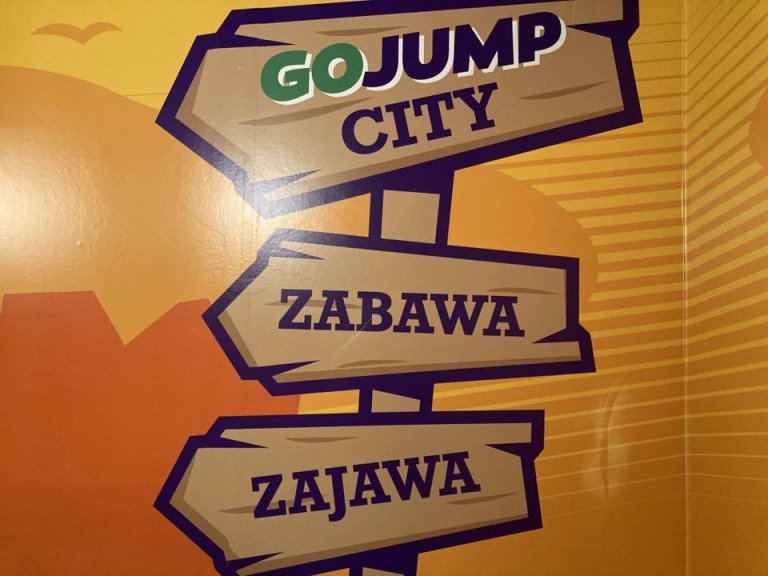 Klasa 4a zamieniła szkolne ławki na trampoliny