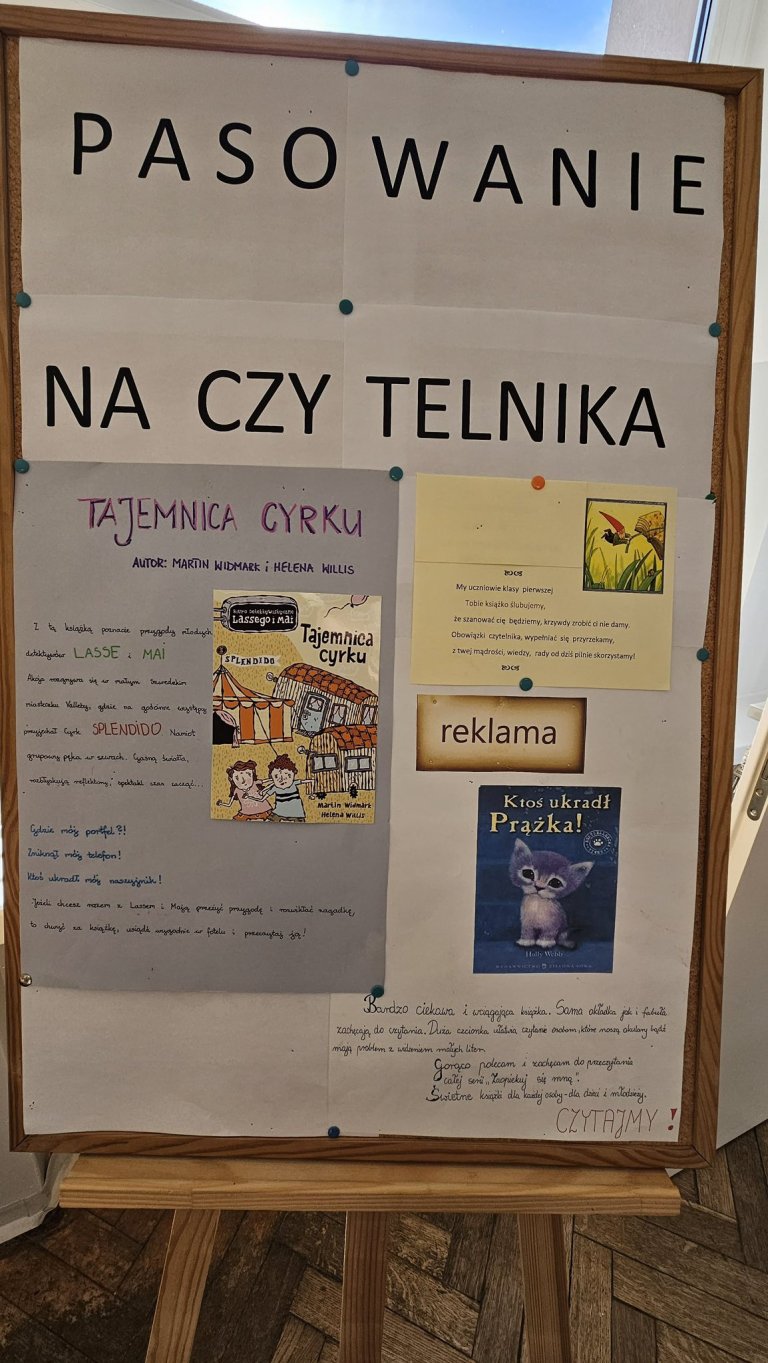 Uroczyście pasowani na czytelników szkolnej biblioteki.